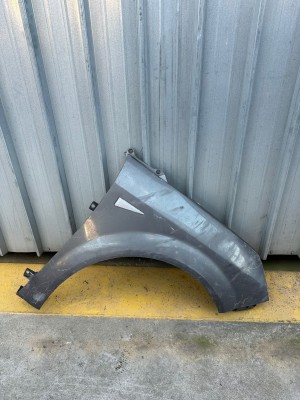 PARAFANGO ANTERIORE DESTRO RENAULT SCENIC  ANNO:2004