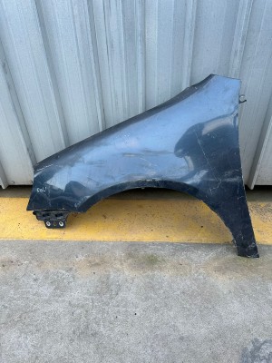 PARAFANGO ANTERIORE SINISTRA GOLF 5  ANNO:2005