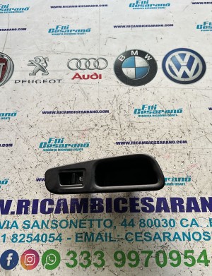 PULSANTIERA POSTERIORE DESTRA ORIGINALE JEEP Renegade  CODICE:735603927 ANNO:2018>