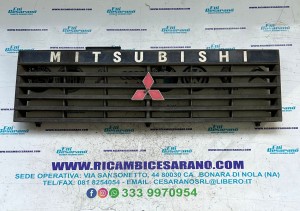 Griglia anteriore MITSUBISHI MONTERO ANNO:1986  CODICE:MB38352730