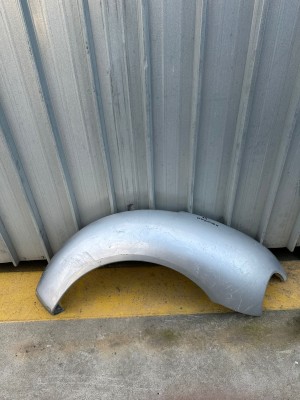 PARAFANGO ANTERIORE DESTRO Maggiolone  ANNO:2001