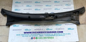 GRIGLIA GOCCIOLATOIO ANT. FIAT 500 CODICE:735426018 ANNO:2015>