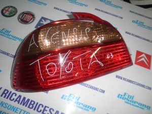 Stop sinistro Toyota Avensis 2003